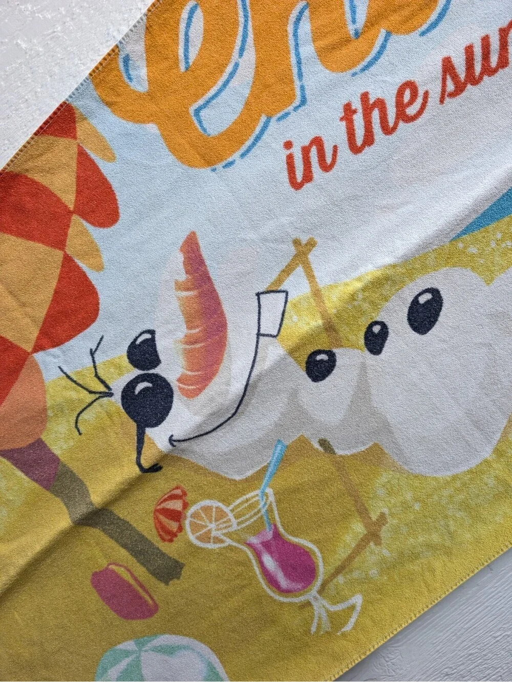 Disney Parks Frozen OLAF Chillin In The Sunshine Beach Pool Towel Summer
